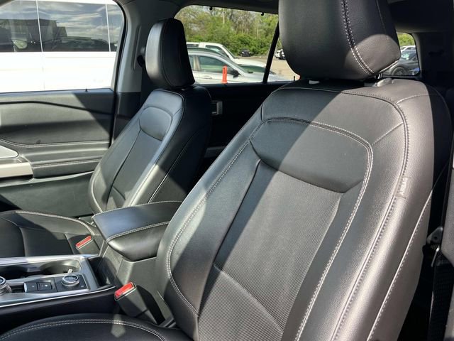 Certified 2023 Ford Explorer Limited w/ Limited Technology Package image 32
