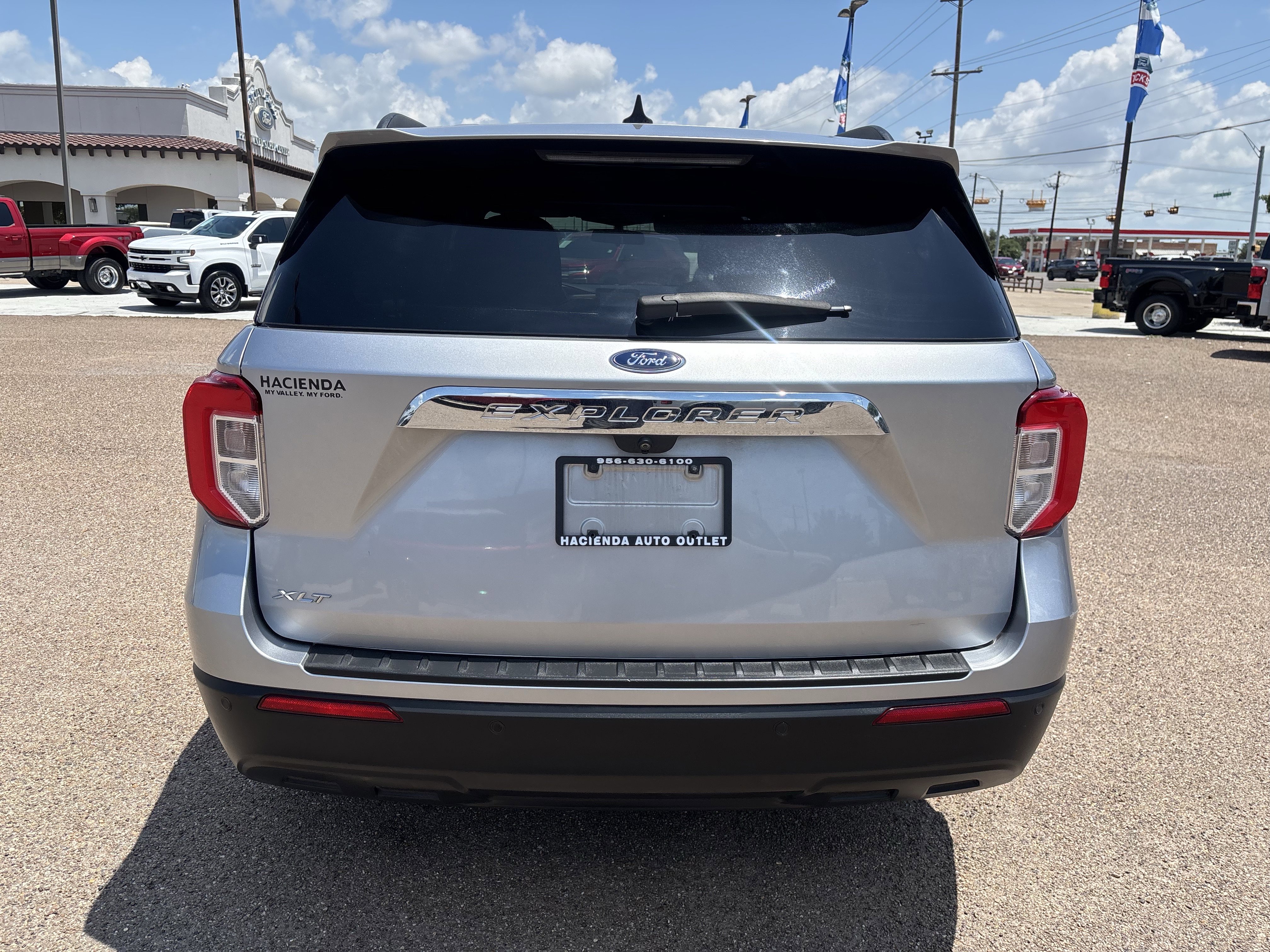 Certified 2022 Ford Explorer XLT RWD image 3