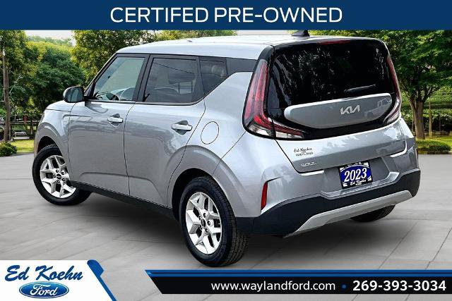 Used 2023 Kia Soul LX w/ Option Group 015 FWD image 2