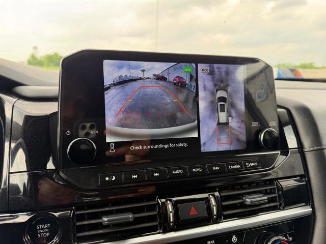 Used 2025 Nissan Pathfinder SL AWD/4WD image 23