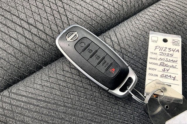 Used 2025 Nissan Rogue SV image 12