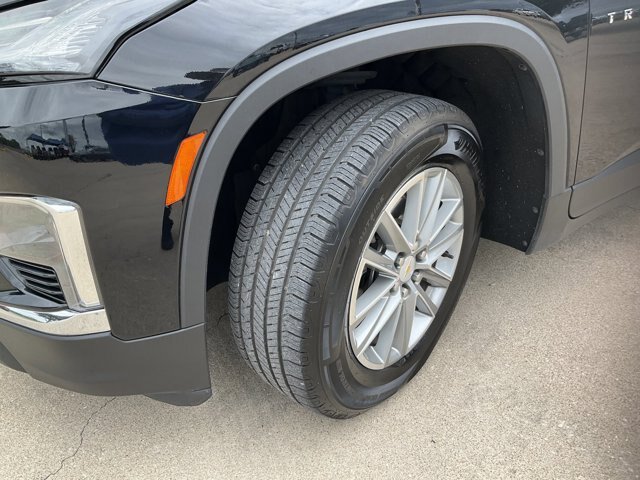 Used 2023 Chevrolet Traverse LT FWD image 23
