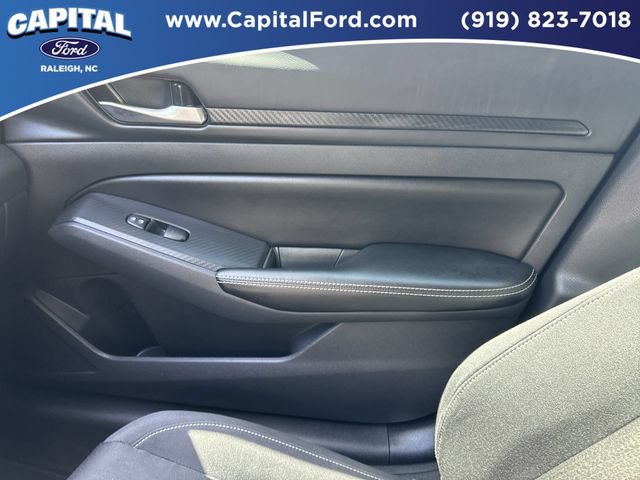 Used 2025 Nissan Altima 2.5 SV FWD image 28