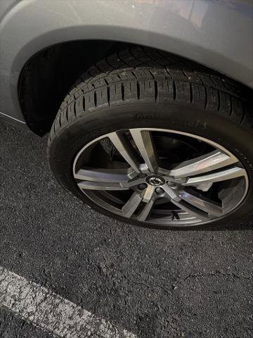 Used 2021 Volvo XC60 T5 Momentum w/ Protection Package Premier image 3