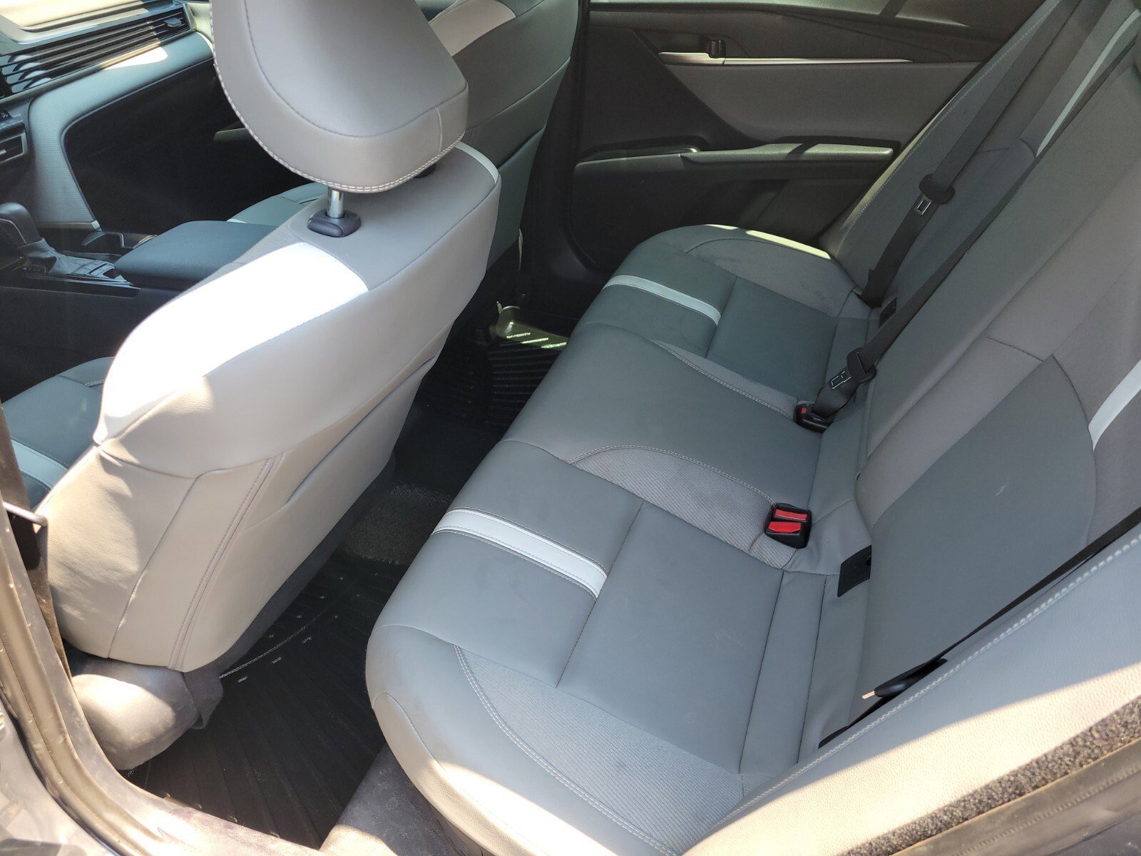 Used 2025 Toyota Camry SE image 17