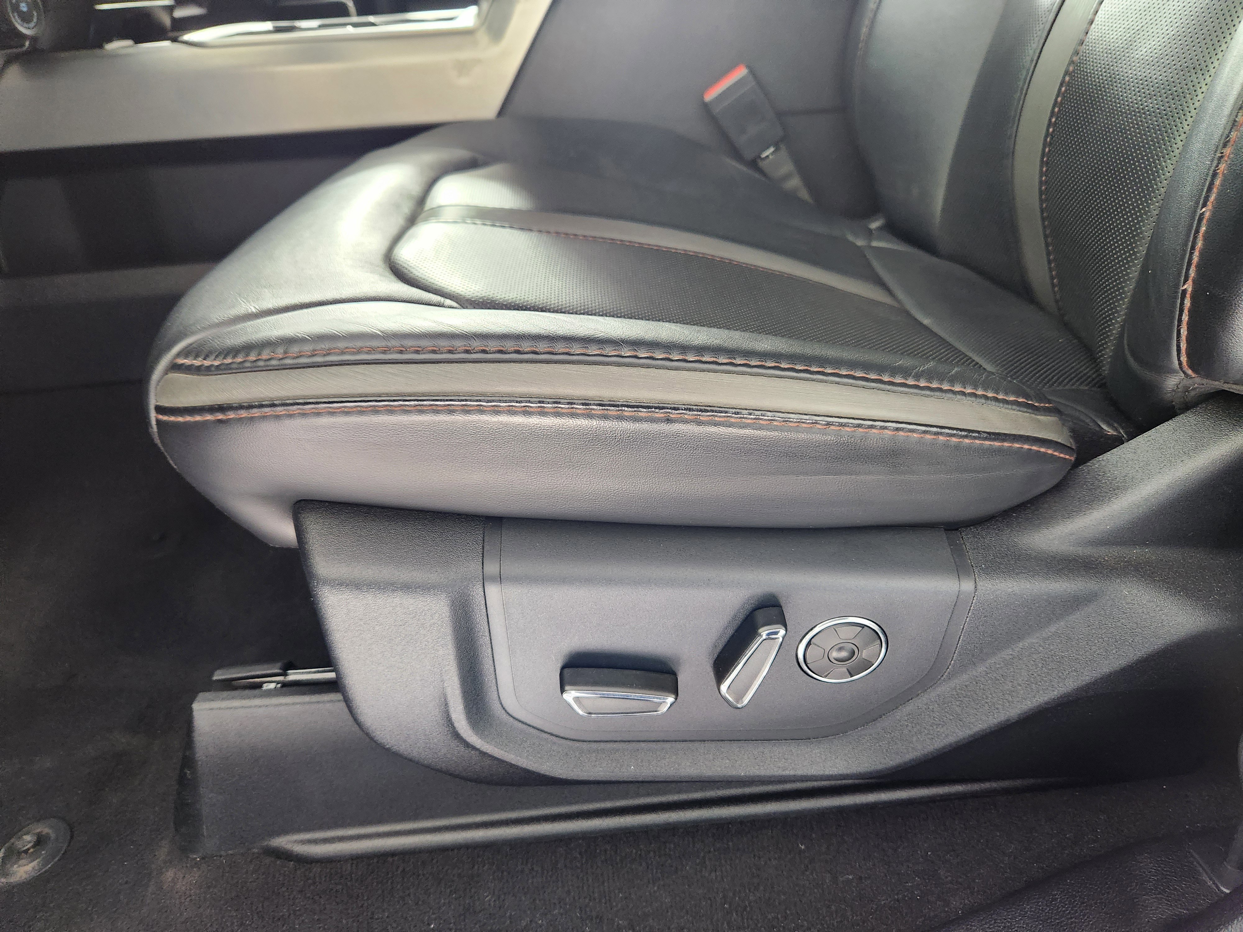 Certified 2021 Ford F350 Platinum w/ FX4 Off-Road Package image 13