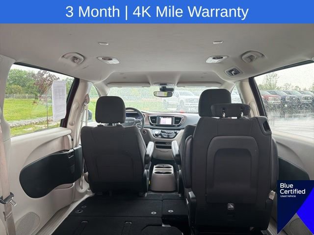 Used 2023 Chrysler Voyager LX FWD image 13