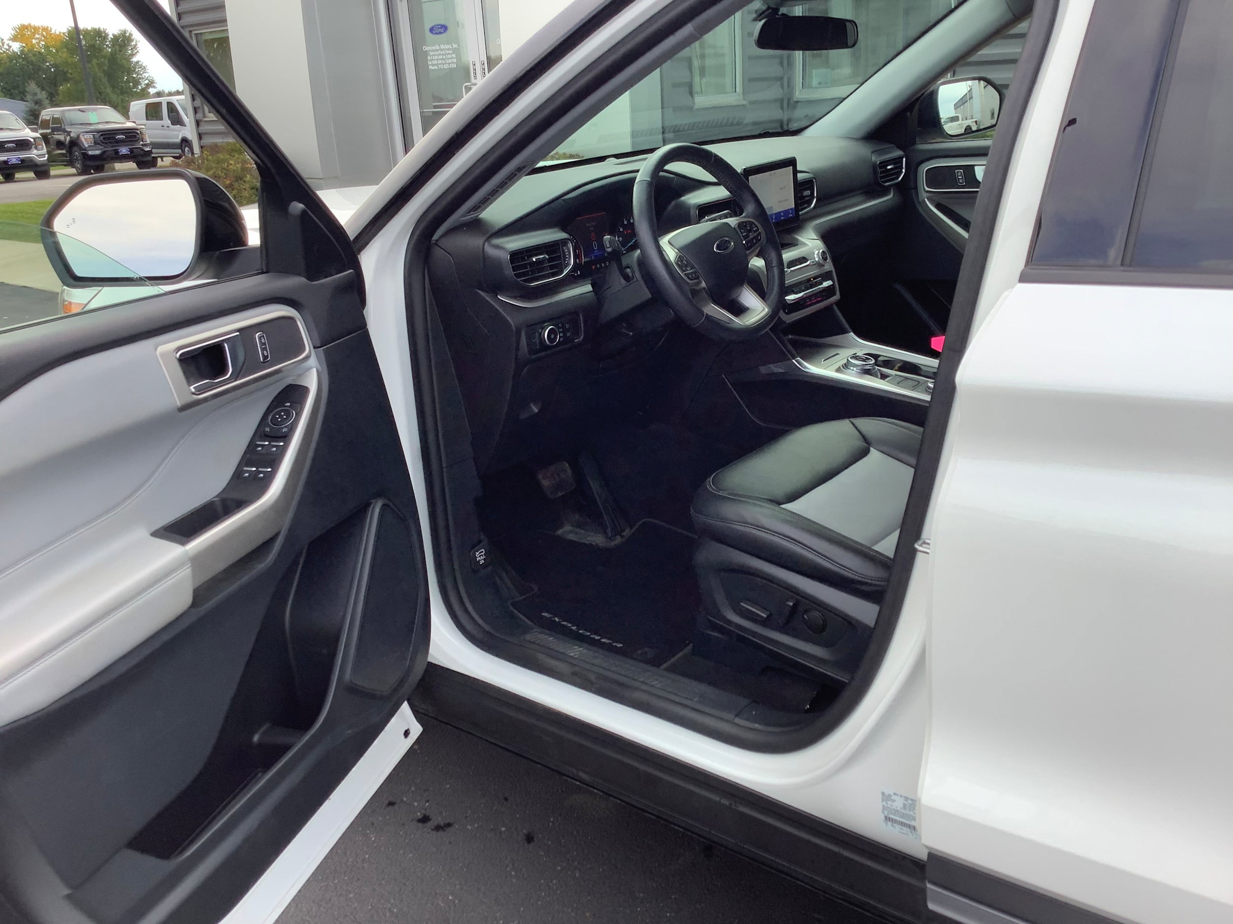 Certified 2024 Ford Explorer XLT w/ Equipment Group 202A AWD/4WD image 6