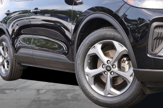 Certified 2025 Ford Escape ST-Line AWD/4WD image 3