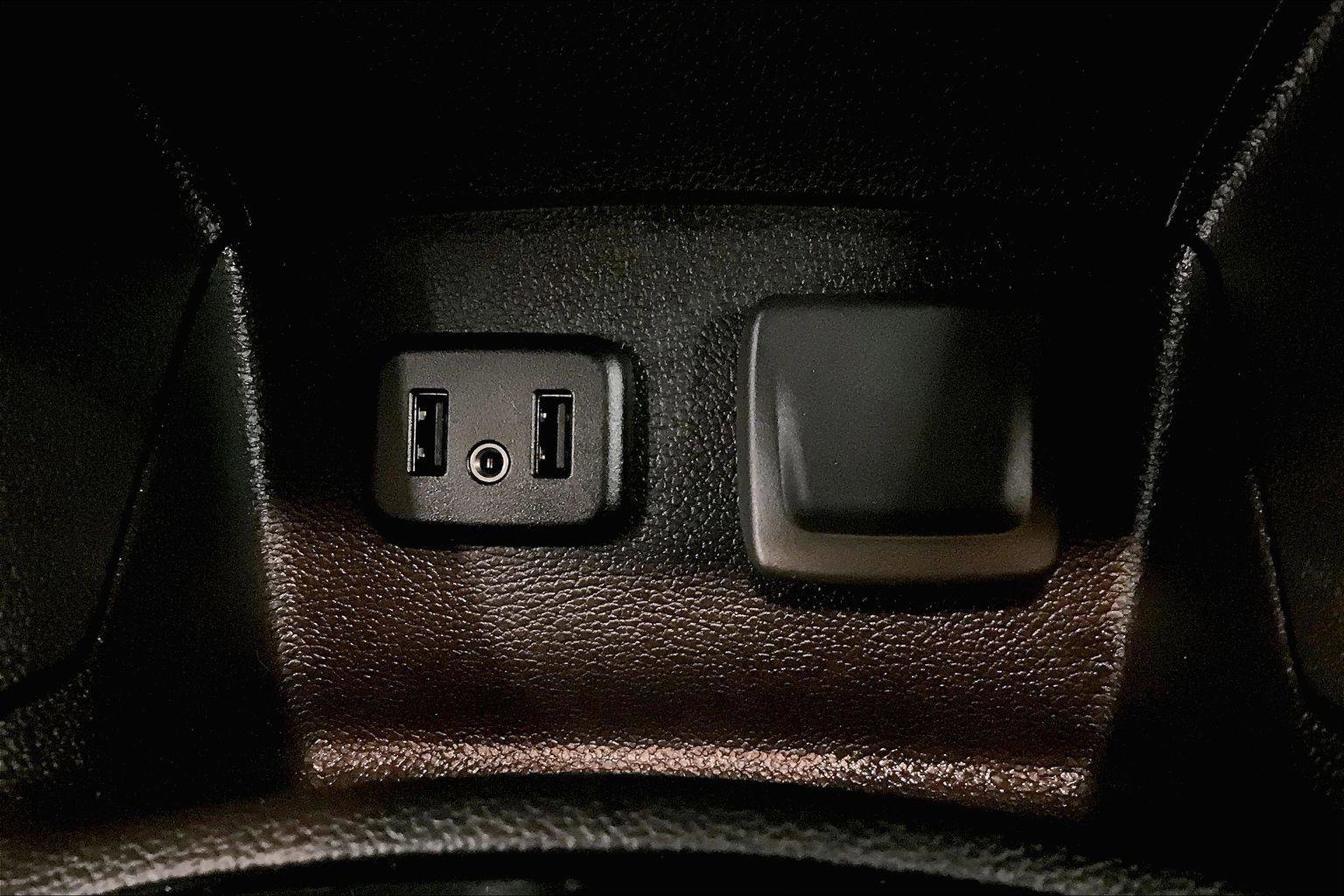 Used 2019 Chevrolet Cruze Premier w/ Sun And Sound Package image 31