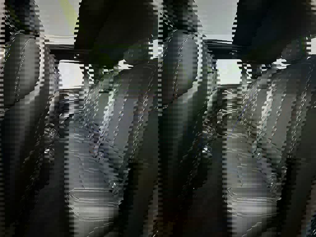 Used 2024 Cadillac Lyriq Luxury image 17