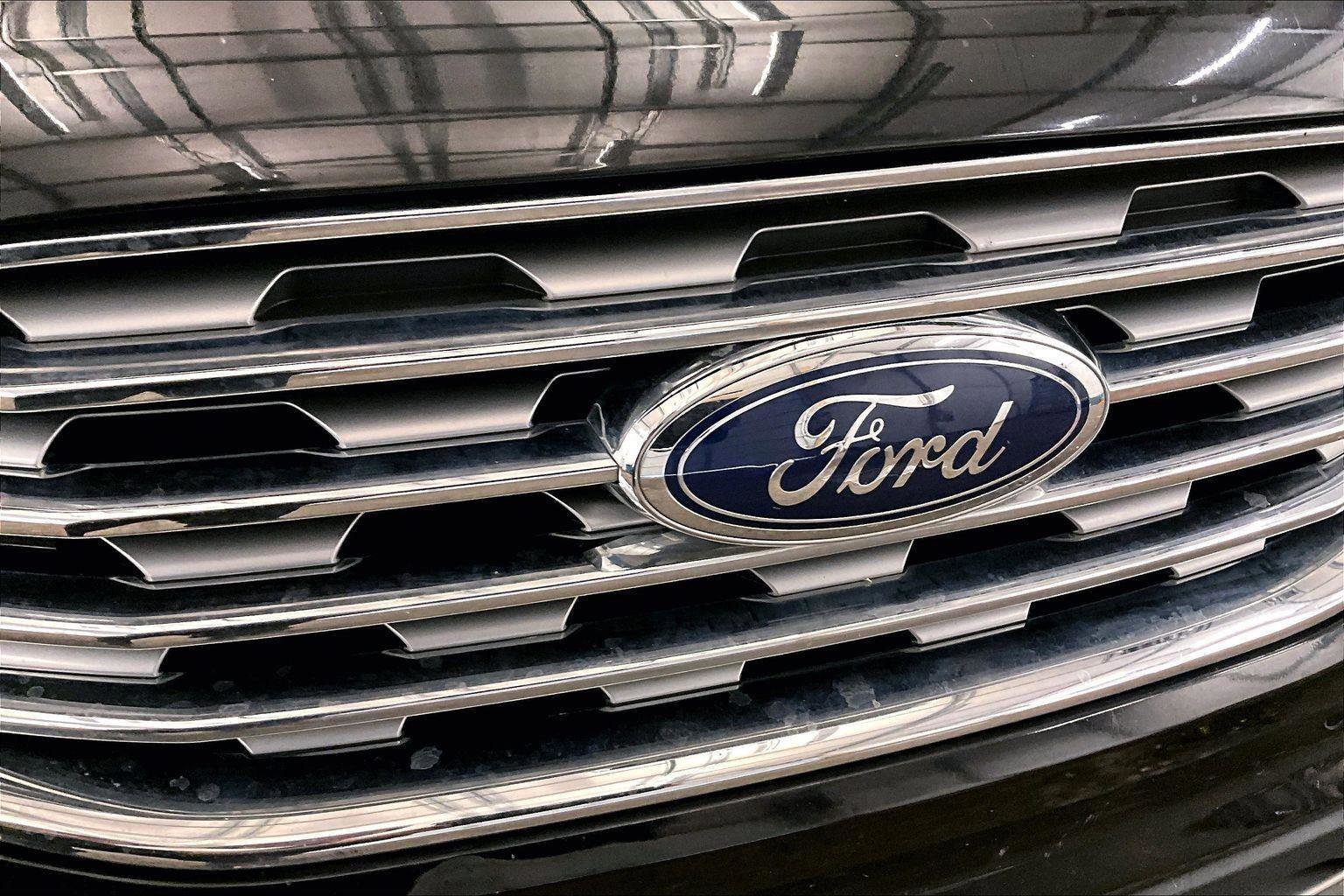 Certified 2021 Ford Edge Titanium image 29