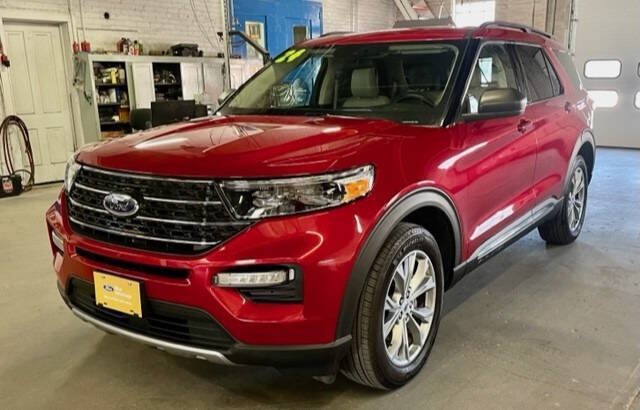 Certified 2024 Ford Explorer XLT w/ Equipment Group 202A