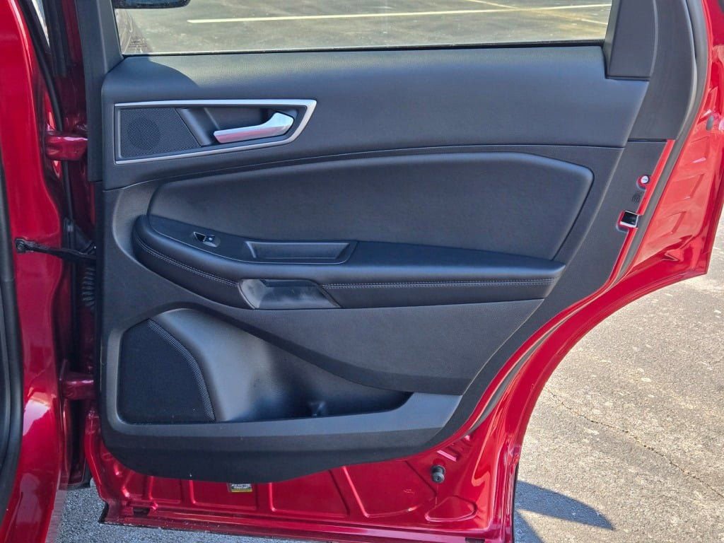 Certified 2024 Ford Edge SEL w/ Convenience Package image 11