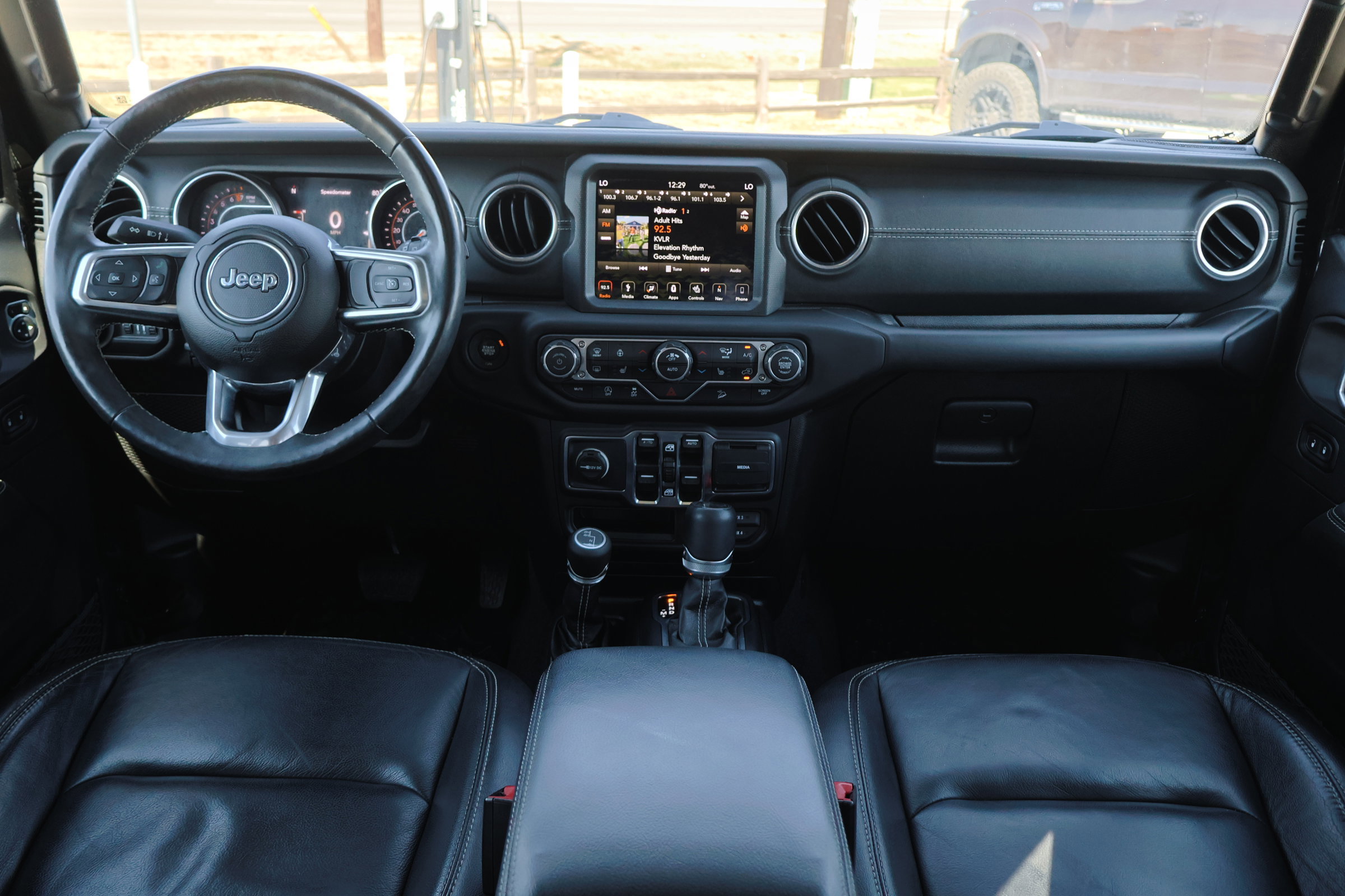 Used 2019 Jeep Wrangler Unlimited Sahara image 26