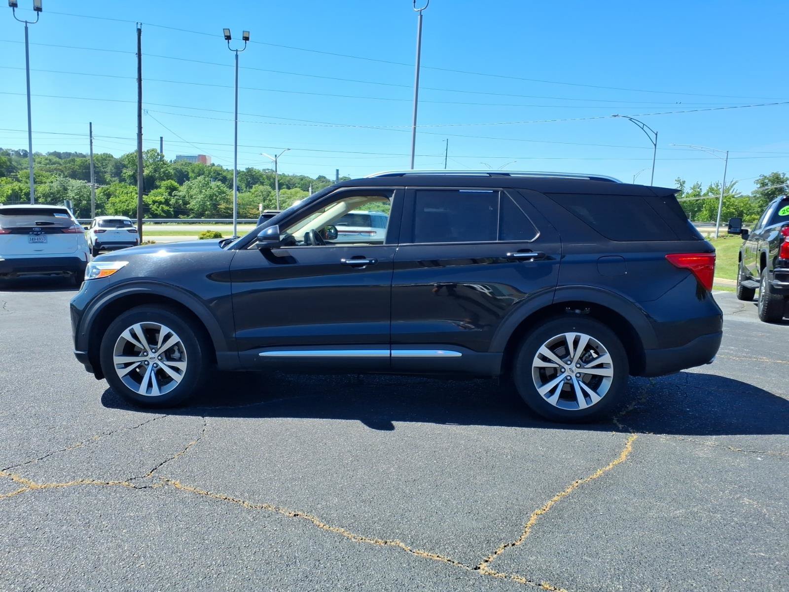 Certified 2020 Ford Explorer Platinum w/ Premium Technology Package AWD/4WD image 5