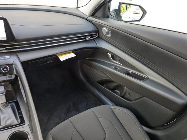 Used 2025 Hyundai Elantra Sport image 14