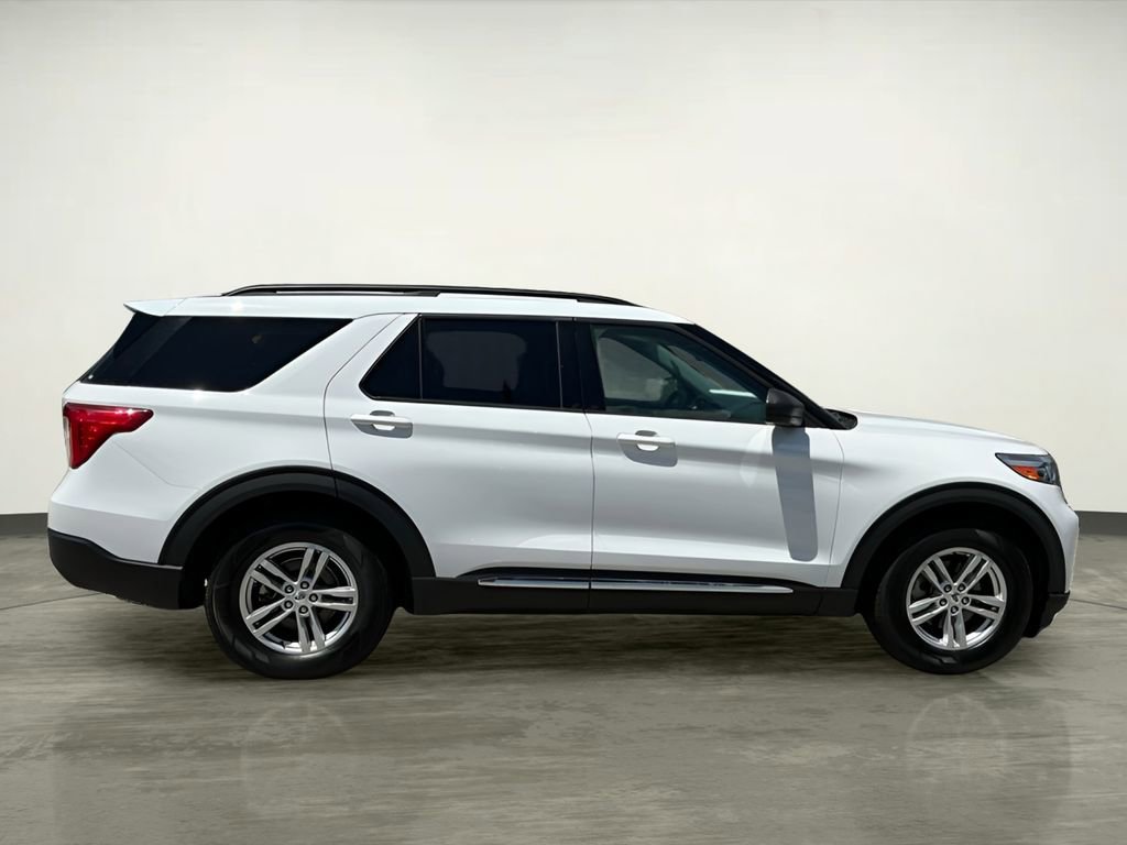 Certified 2023 Ford Explorer XLT w/ Equipment Group 202A RWD image 9