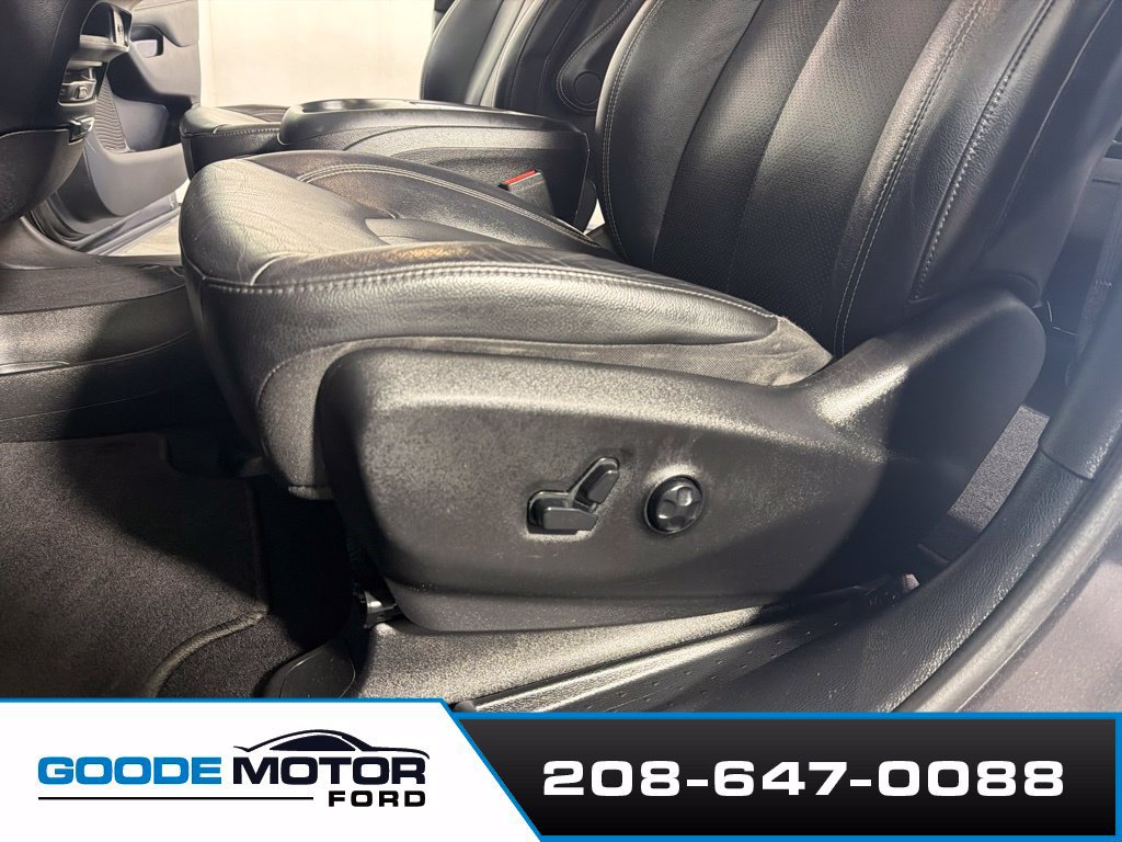 Used 2020 Chrysler Pacifica Touring-L Plus FWD image 12