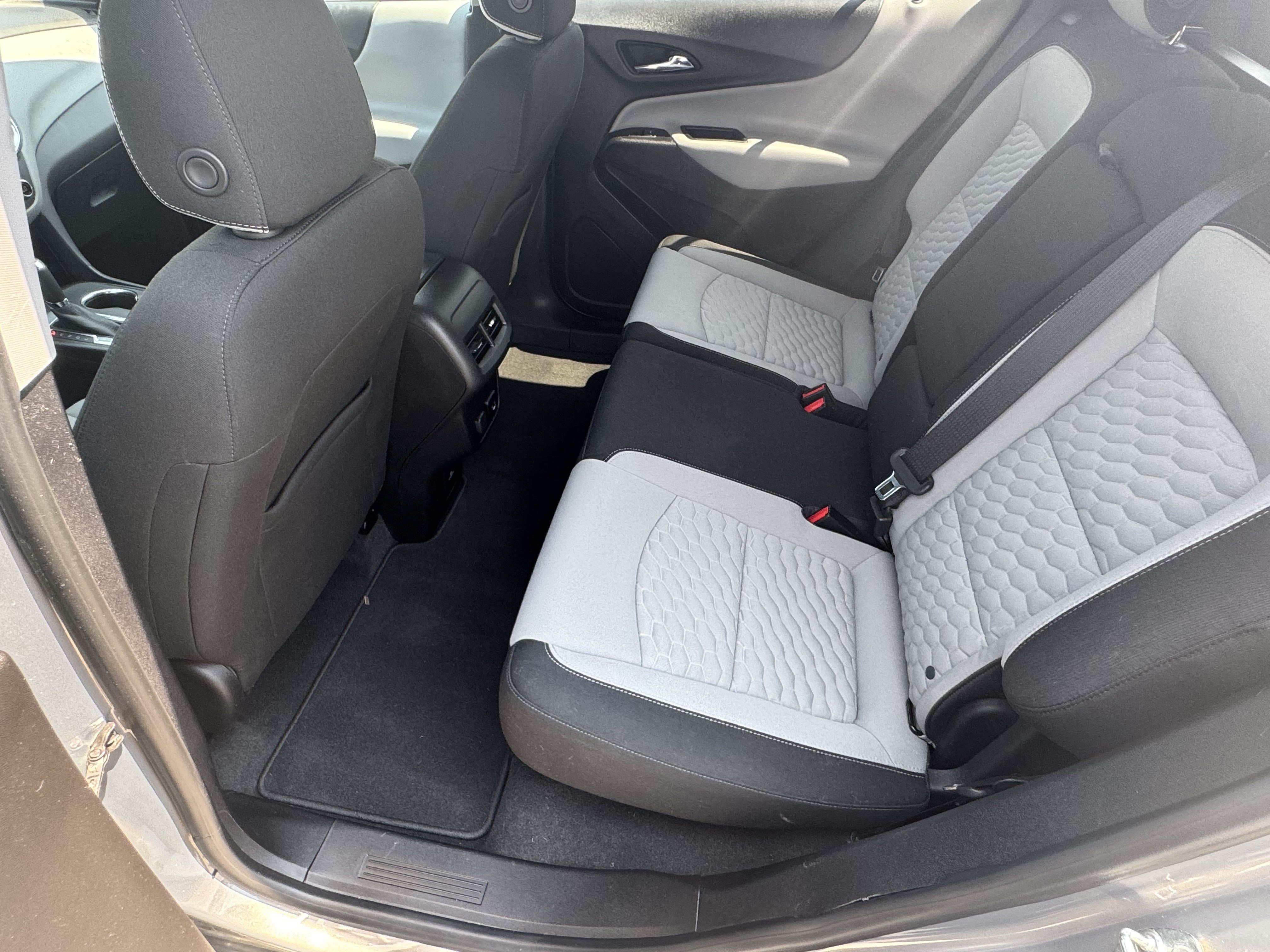 Used 2018 Chevrolet Equinox LT w/ Sun & Infotainment Package FWD image 22