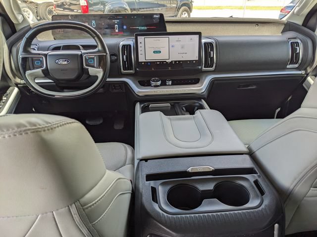 Certified 2025 Ford Expedition Platinum w/ Driver's Package AWD/4WD image 15