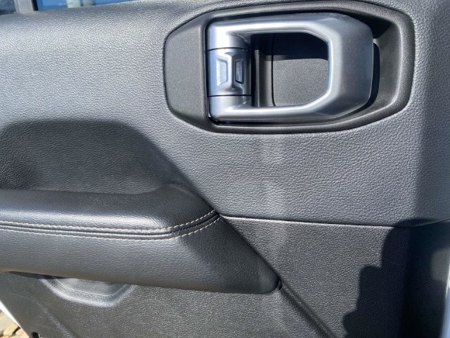 Used 2018 Jeep Wrangler Unlimited Rubicon AWD/4WD image 14