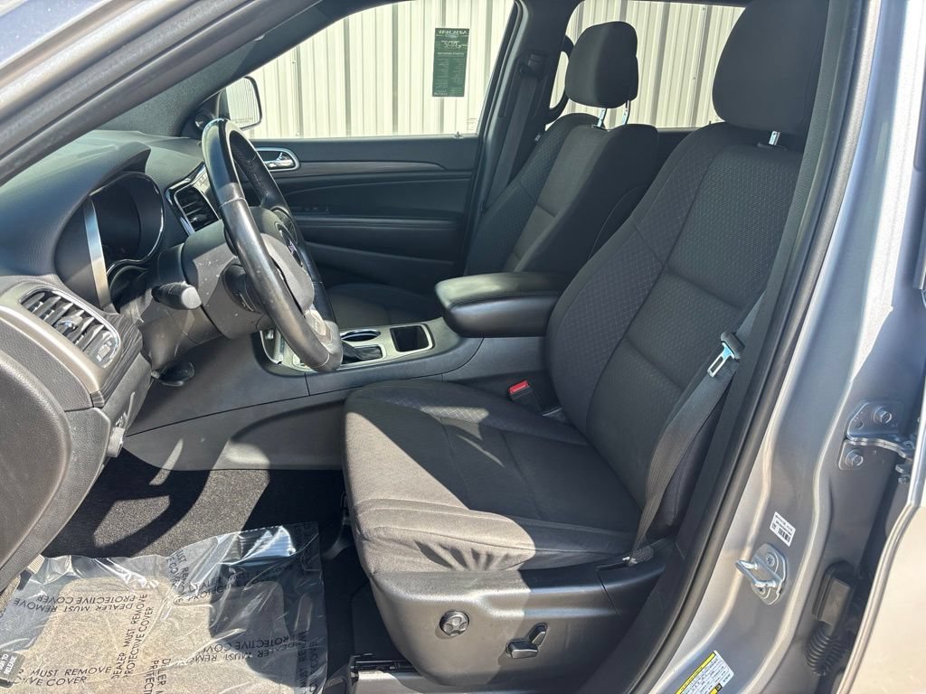 Used 2019 Jeep Grand Cherokee Laredo w/ 18" Wheel & 8.4" Radio Group AWD/4WD image 10