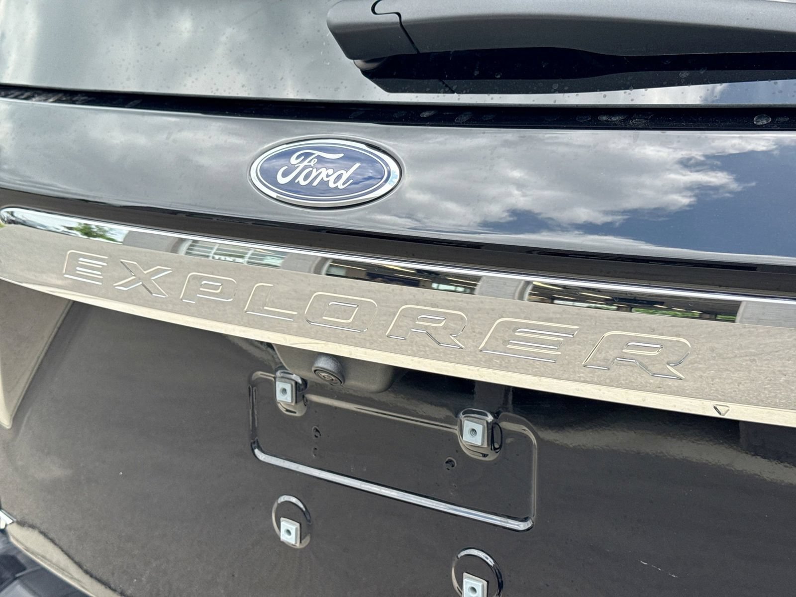 Certified 2023 Ford Explorer XLT w/ Equipment Group 202A AWD/4WD image 15