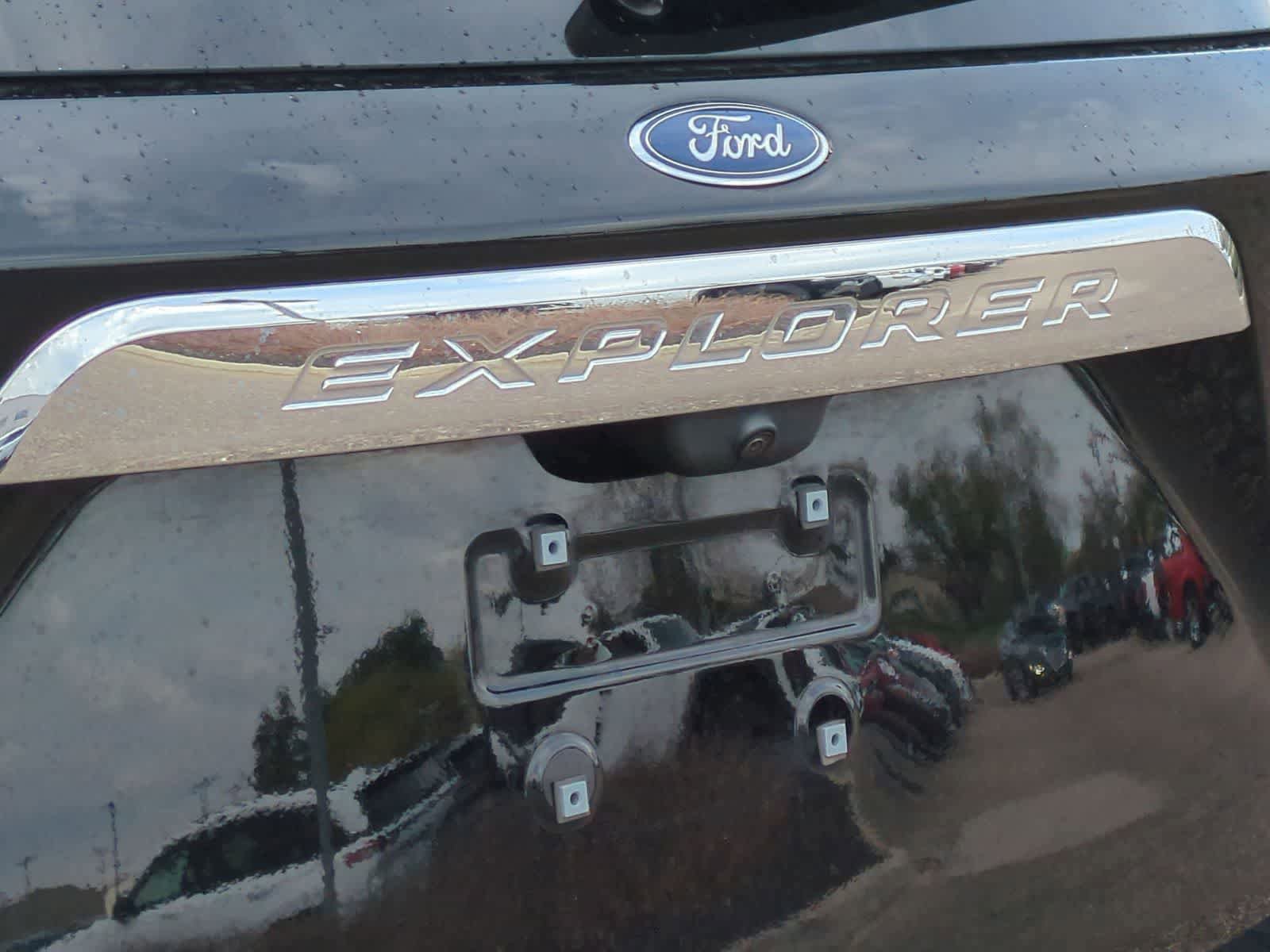Certified 2023 Ford Explorer XLT w/ Equipment Group 202A AWD/4WD image 13