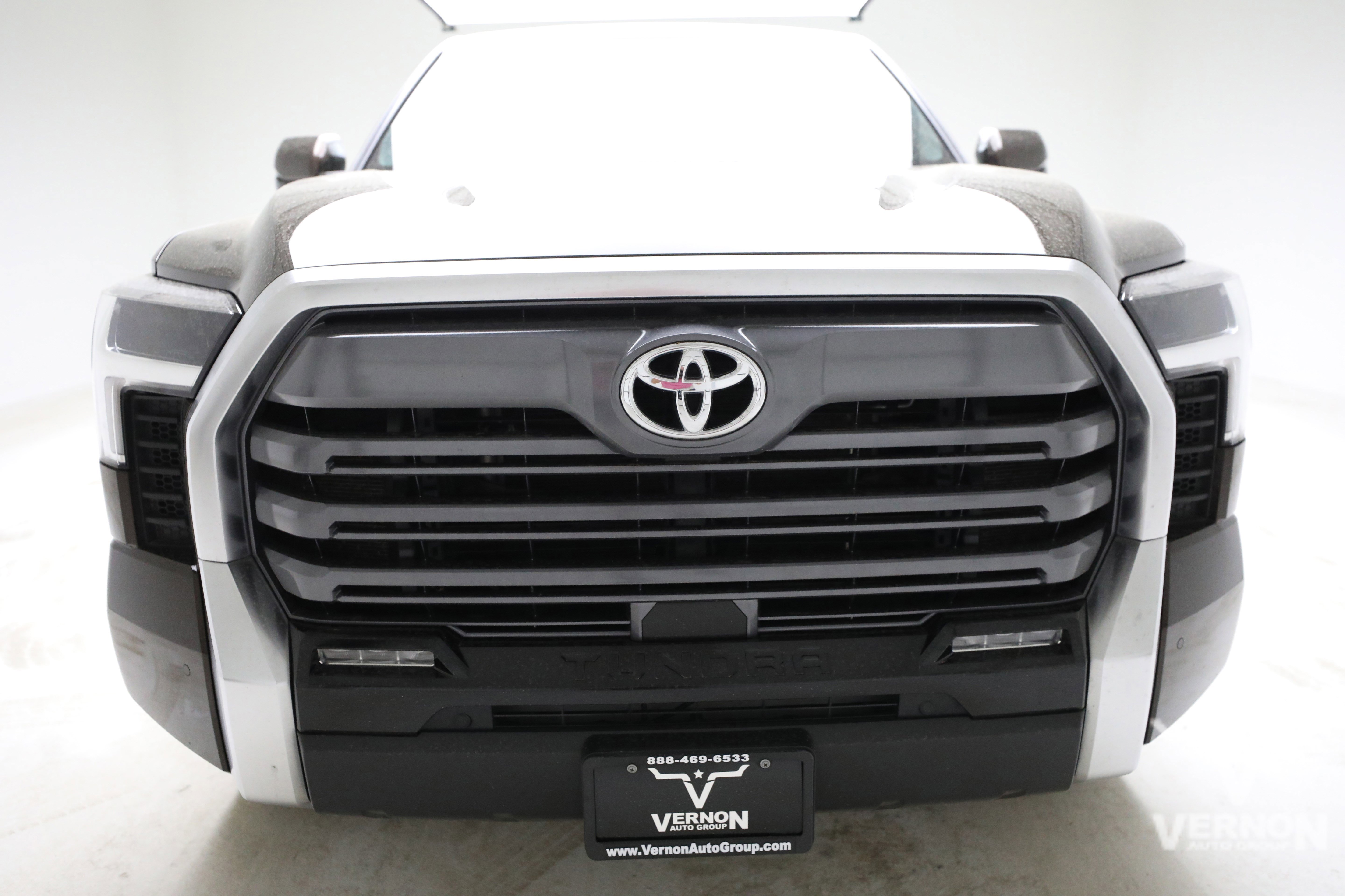 Used 2025 Toyota Tundra Limited w/ Power Package AWD/4WD image 8
