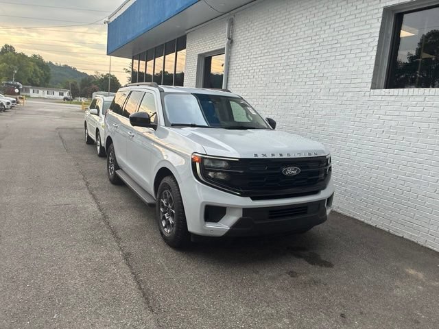 Certified 2025 Ford Expedition Active RWD video 3