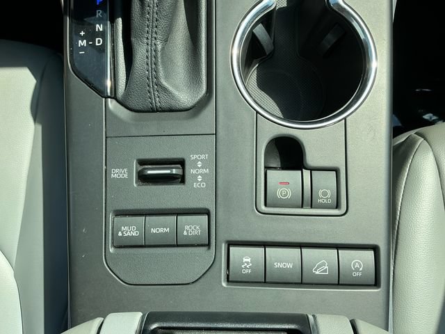 Used 2021 Toyota Highlander XLE AWD/4WD image 24