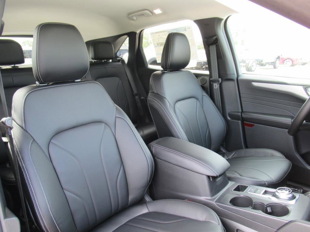 Certified 2025 Ford Escape SE w/ PHEV Premium Package image 10