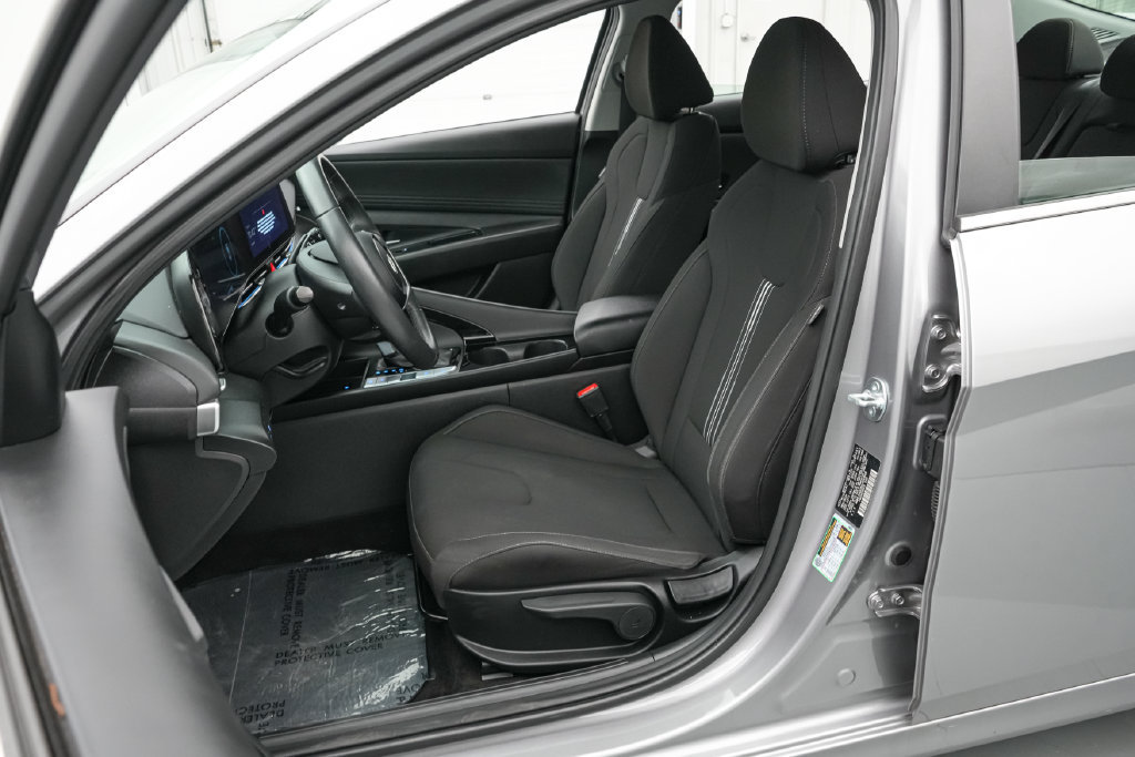 Used 2025 Hyundai Elantra SEL FWD image 11