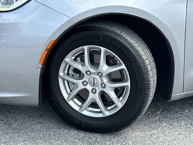 Used 2021 Chrysler Pacifica Touring-L w/ Premium & Safety Sphere Group image 51