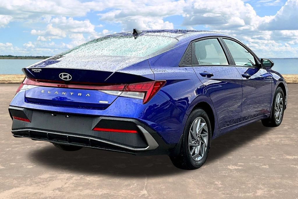 Used 2024 Hyundai Elantra Blue FWD image 8