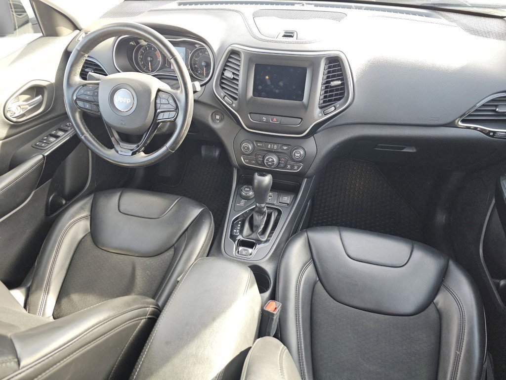 Used 2020 Jeep Cherokee Latitude Plus image 26