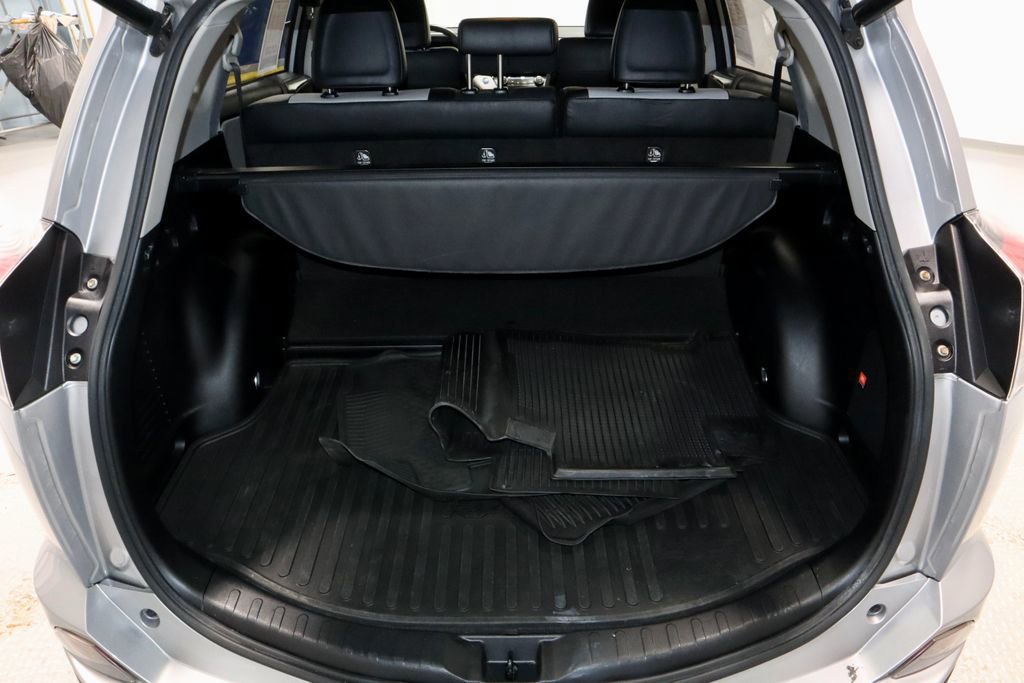 Used 2018 Toyota RAV4 Limited AWD/4WD image 14
