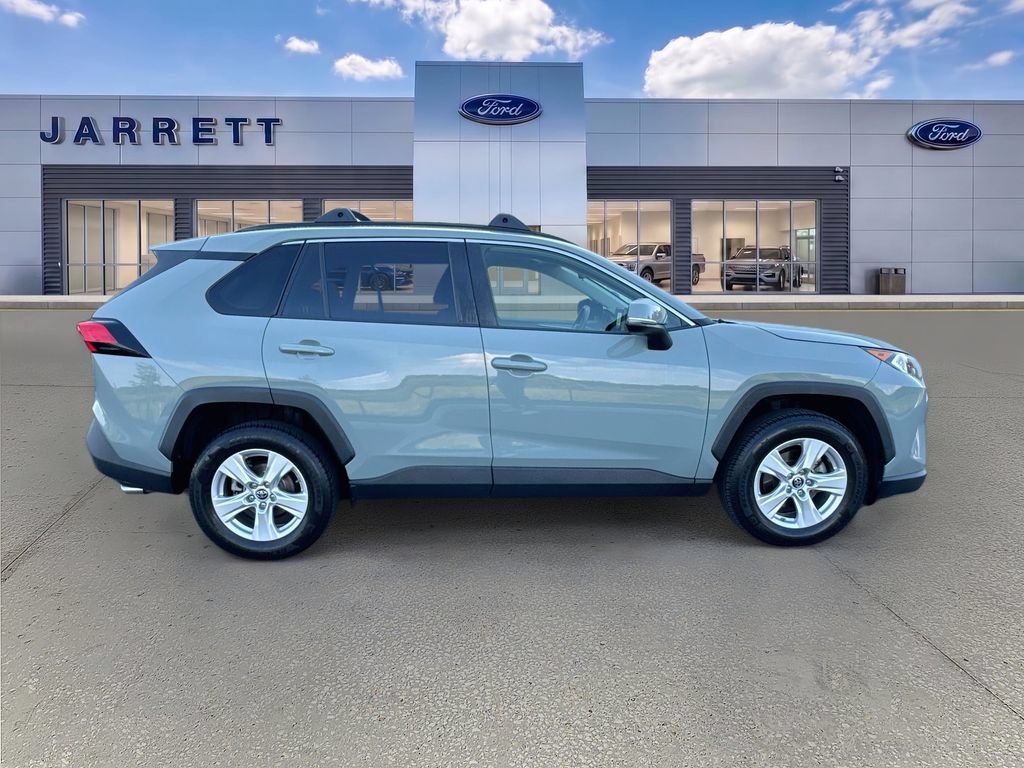 Used 2019 Toyota RAV4 XLE w/ Convenience Package FWD image 8