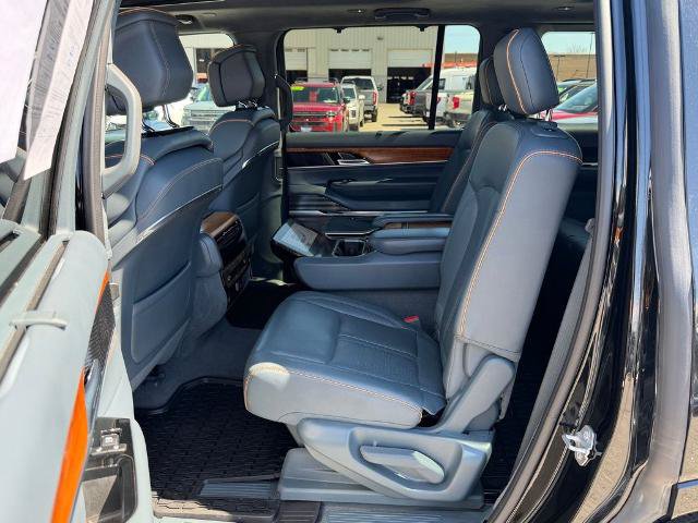 Used 2022 Jeep Grand Wagoneer Series II w/ Convenience Group III AWD/4WD image 18