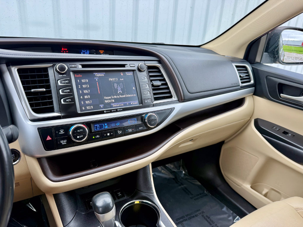 Used 2019 Toyota Highlander XLE AWD/4WD image 24