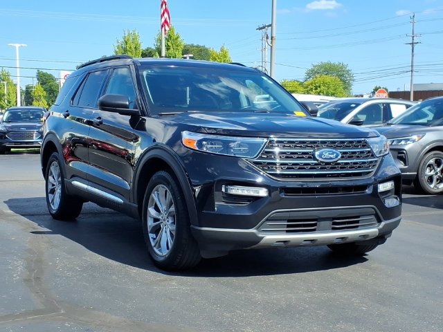 Certified 2023 Ford Explorer XLT w/ Equipment Group 202A AWD/4WD image 3