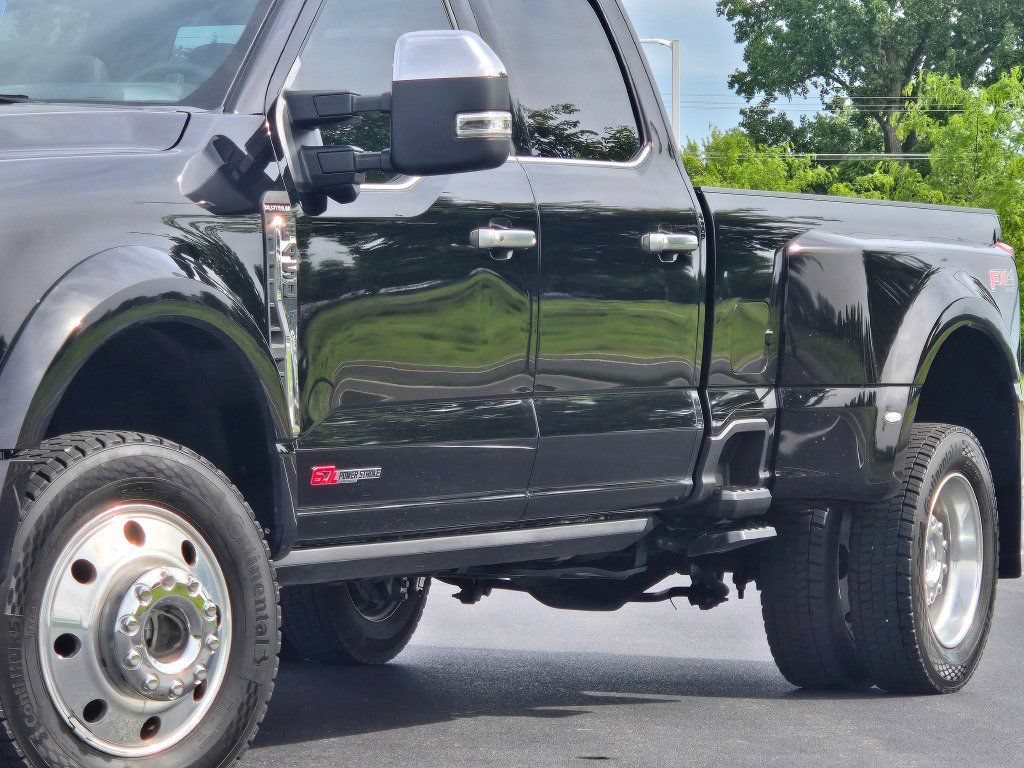 Certified 2025 Ford F450 Platinum w/ Platinum Plus Package AWD/4WD image 3
