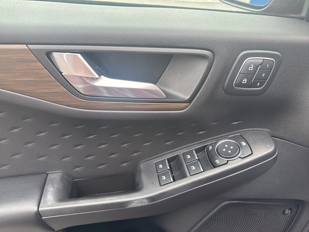 Certified 2020 Ford Escape Titanium w/ Titanium Premium Package 2.0 FWD image 25