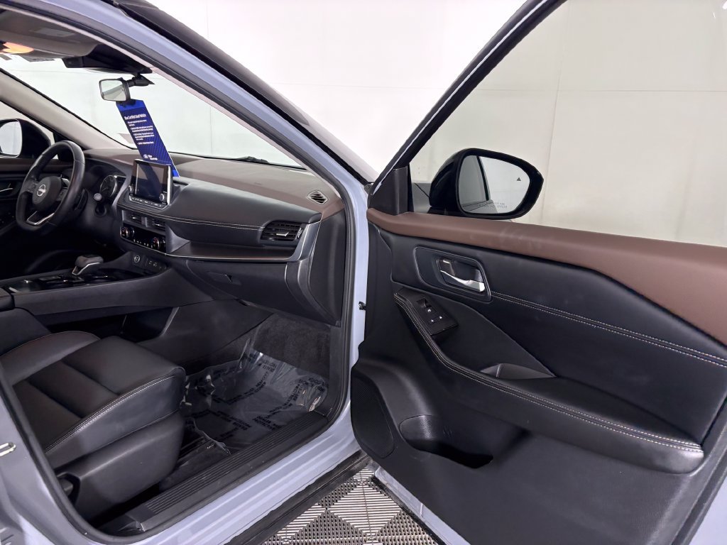 Used 2023 Nissan Rogue SV w/ SV Premium B Package FWD image 35