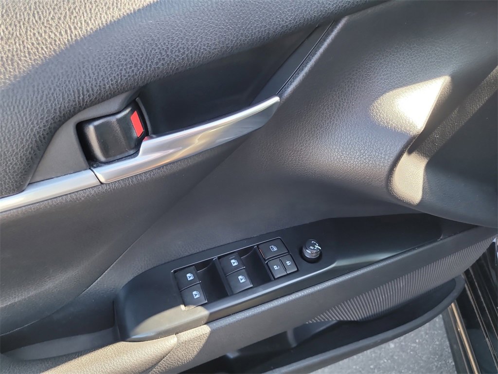 Used 2020 Toyota Camry SE image 13