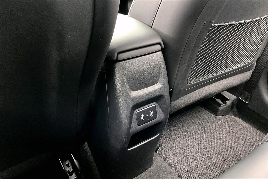 Used 2024 Hyundai Venue Limited FWD image 33