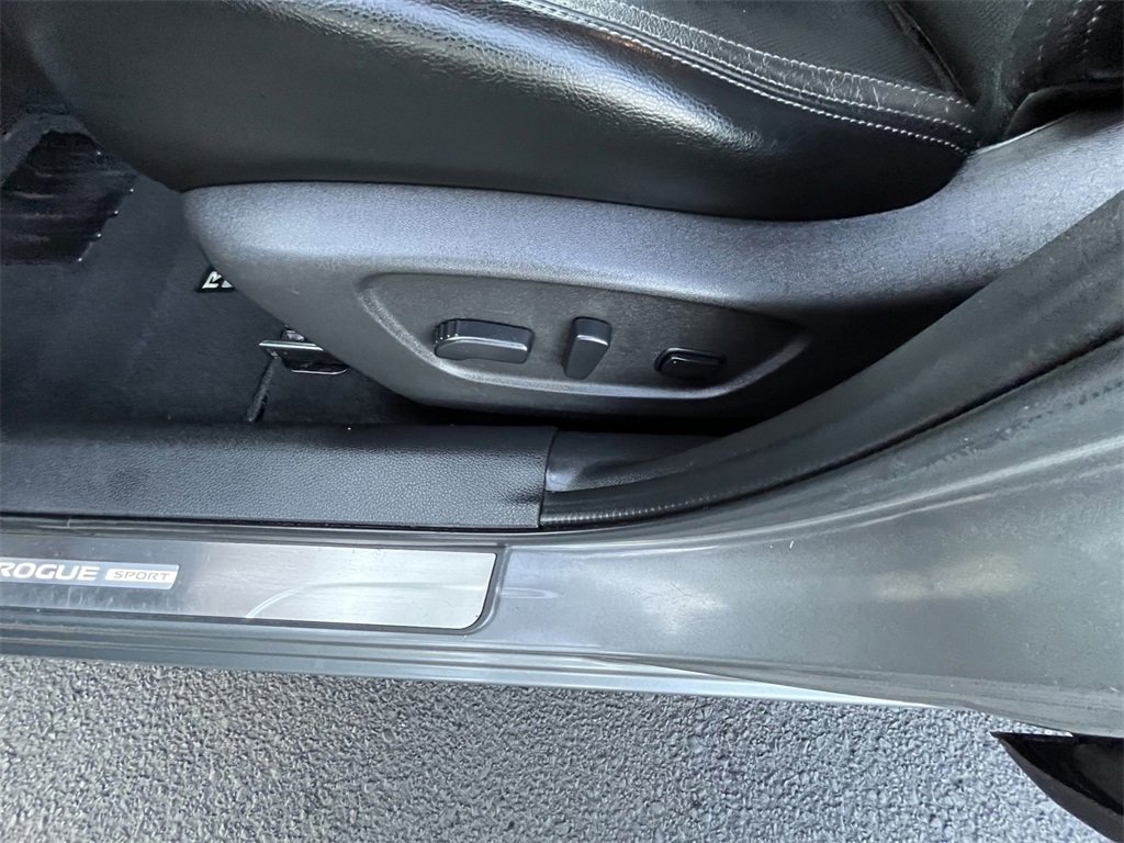 Used 2019 Nissan Rogue Sport SL w/ Premium Package image 11