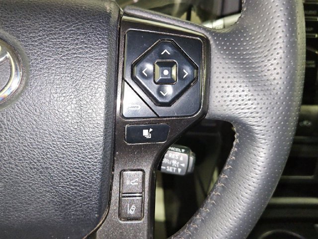 Used 2022 Toyota 4Runner TRD Off-Road Premium AWD/4WD image 33