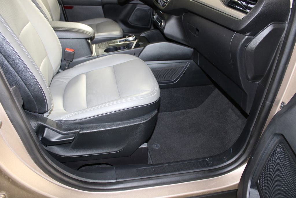 Certified 2020 Ford Escape SE image 10